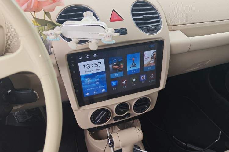 Used Volkswagen Beetle 2010 2.0 BlackOrange Convertible Luxury Edition Audio And AC Panel