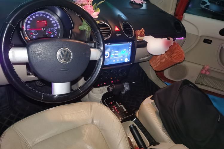 Used Volkswagen Beetle 2010 1.8T BlackOrange Luxury Edition Center Console