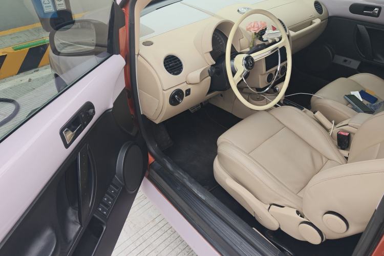 Used Volkswagen Beetle 2010 2.0 BlackOrange Convertible Luxury Edition Driver Seat