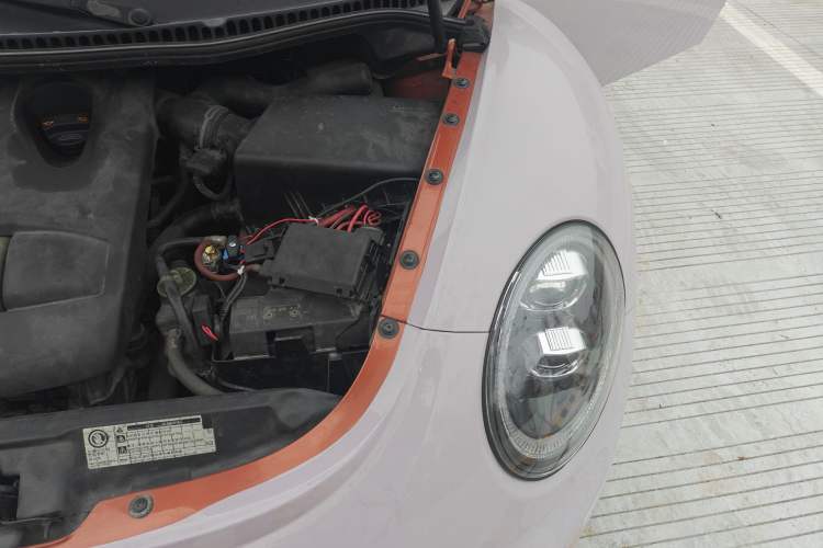 Used Volkswagen Beetle 2010 2.0 BlackOrange Convertible Luxury Edition Engine Bay Left