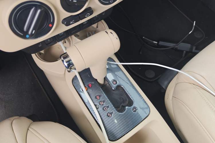 Used Volkswagen Beetle 2010 2.0 BlackOrange Convertible Luxury Edition Gear Lever