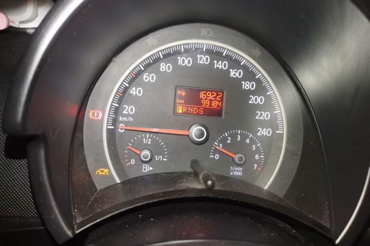Used Volkswagen Beetle 2010 1.8T BlackOrange Luxury Edition Odometer Close Up