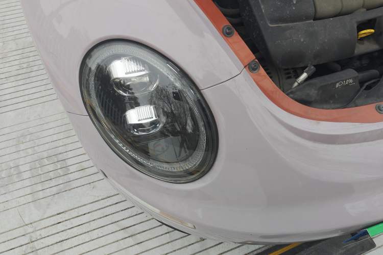 Used Volkswagen Beetle 2010 2.0 BlackOrange Convertible Luxury Edition Right Front Headlight