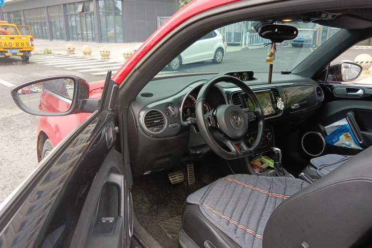 Used Volkswagen Beetle 2010 2.0 BlackOrange Luxury Edition Driver Seat
