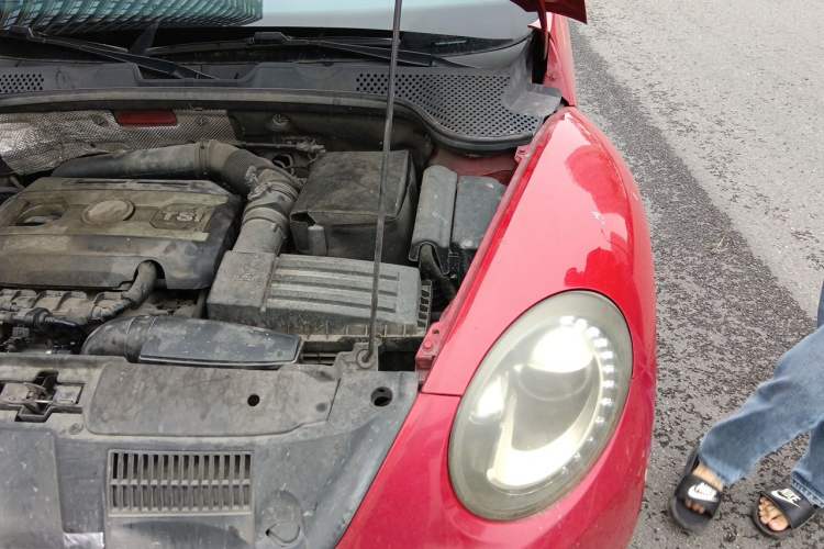 Used Volkswagen Beetle 2010 2.0 BlackOrange Luxury Edition Engine Bay Left