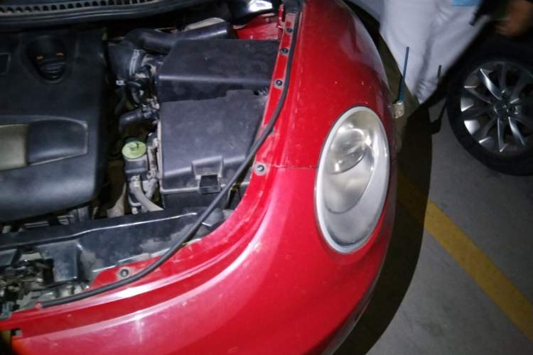 Used Volkswagen Beetle 2010 2.0 BlackOrange Comfort Edition Engine Bay Left