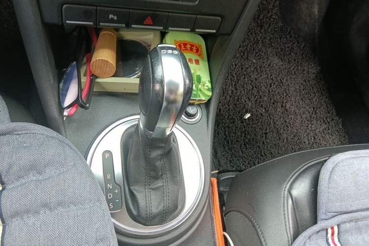 Used Volkswagen Beetle 2010 2.0 BlackOrange Luxury Edition Gear Lever