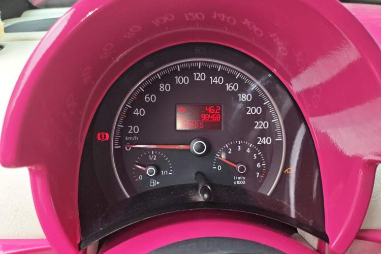 Used Volkswagen Beetle 2010 2.0 BlackOrange Convertible Luxury Edition Instrument Cluster