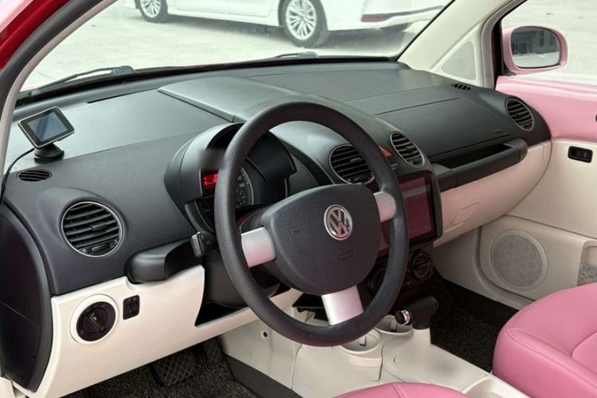 Used Volkswagen Beetle 2010 1.6 AT Interior 5