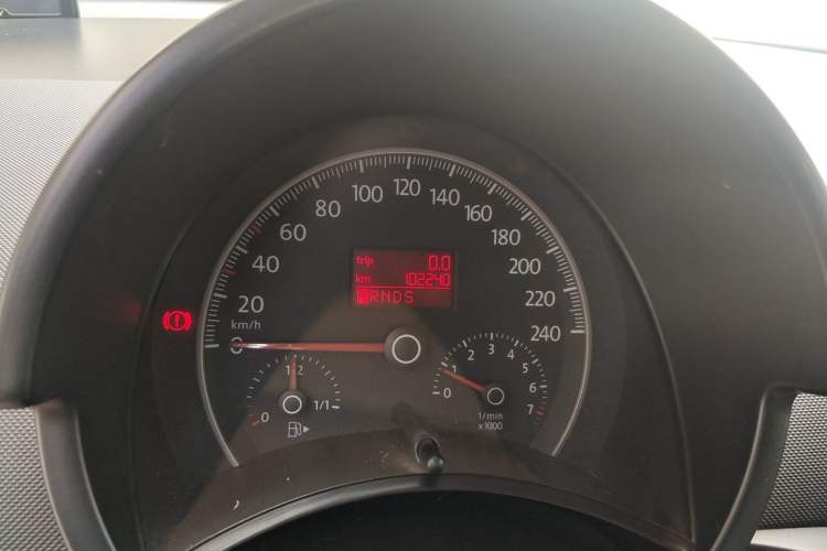 Used Volkswagen Beetle 2010 1.6 AT Odometer Close Up