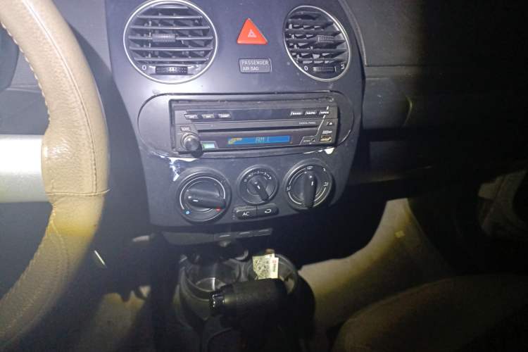 Used Volkswagen Beetle 2010 1.6 AT Audio And AC Panel