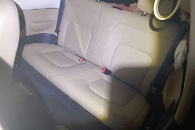 Used Volkswagen Beetle 2010 1.6 AT Left Rear Seat
