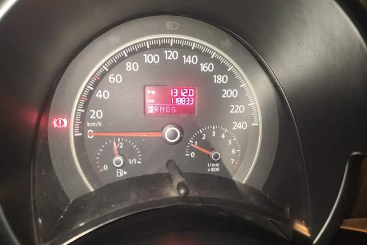 Used Volkswagen Beetle 2010 1.6 AT Odometer Close Up