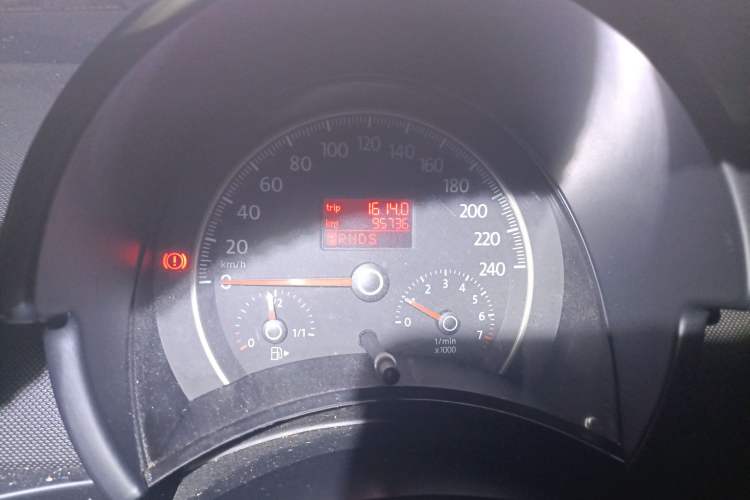 Used Volkswagen Beetle 2010 1.6 AT Odometer Close Up