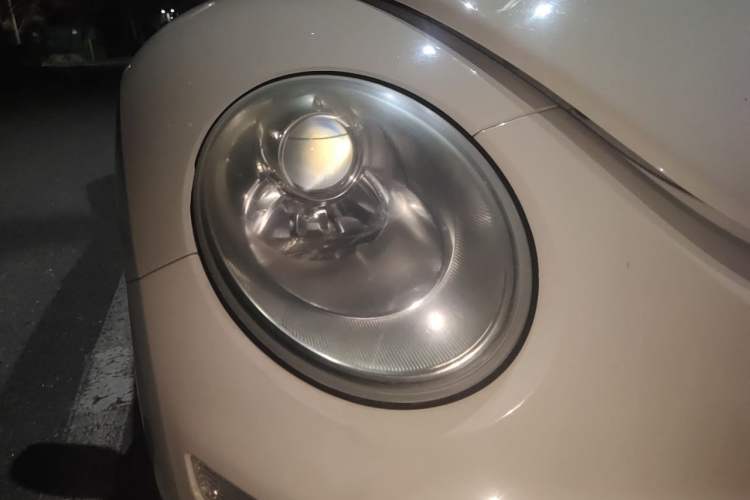 Used Volkswagen Beetle 2010 1.6 AT Right Front Headlight
