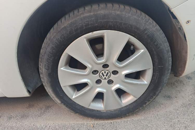 Used Volkswagen Beetle 2010 1.6 AT Right Front Wheel Hub