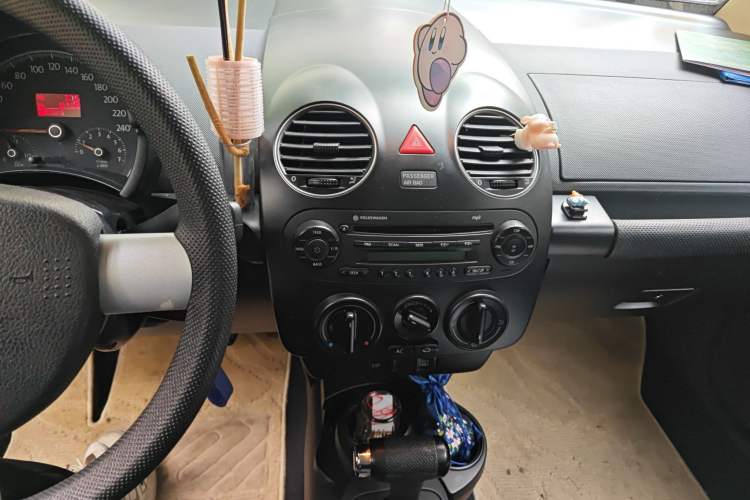 Used Volkswagen Beetle 2010 1.6 AT Audio And AC Panel