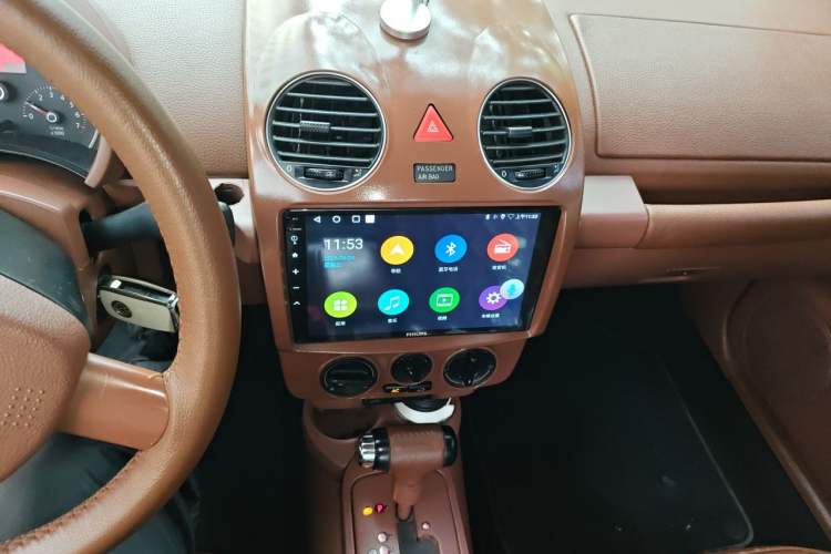 Used Volkswagen Beetle 2010 2.0 BlackOrange Comfort Edition Audio And AC Panel