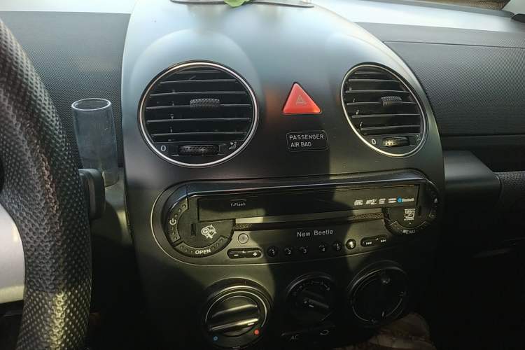 Used Volkswagen Beetle 2010 1.6 AT Audio And AC Panel