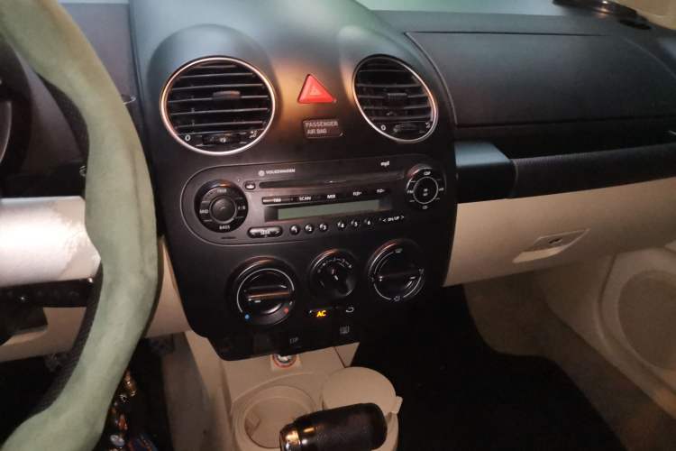 Used Volkswagen Beetle 2010 1.6 AT Audio And AC Panel