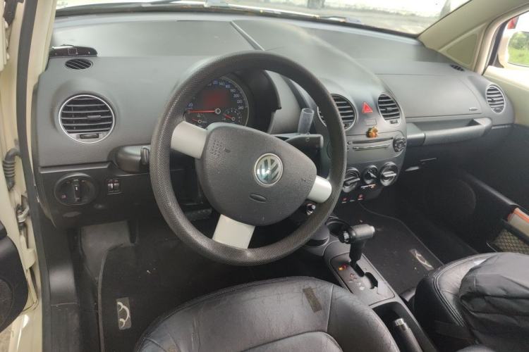 Used Volkswagen Beetle 2010 1.6 AT Center Console