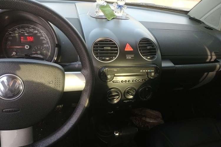 Used Volkswagen Beetle 2010 1.6 AT Center Console
