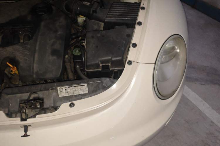 Used Volkswagen Beetle 2010 1.6 AT Engine Bay Left