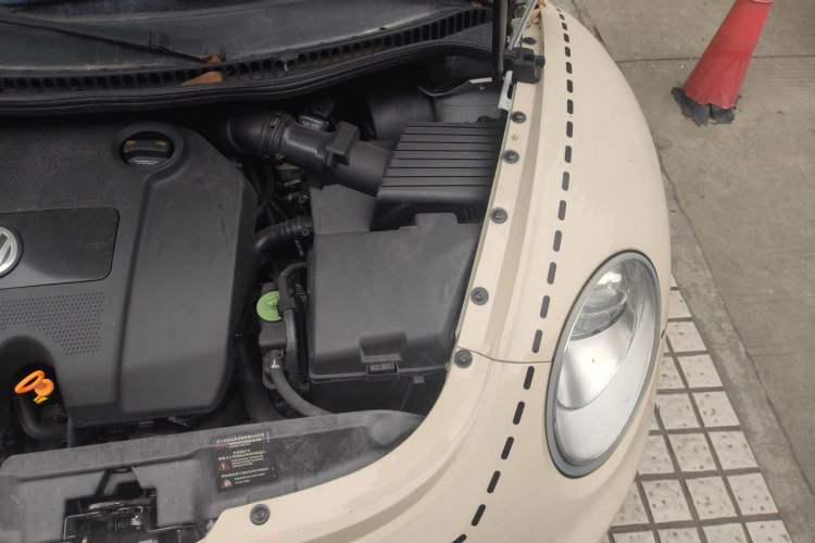 Used Volkswagen Beetle 2010 1.6 AT Engine Bay Left