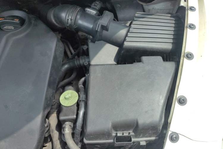 Used Volkswagen Beetle 2010 1.6 AT Engine Bay Left