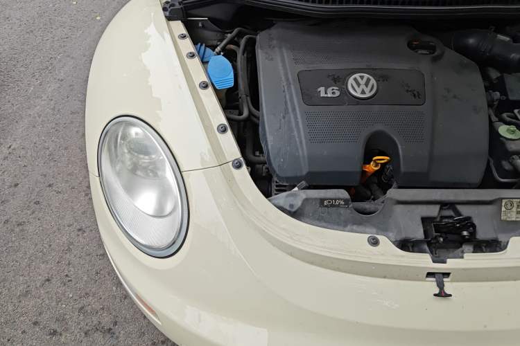 Used Volkswagen Beetle 2010 1.6 AT Engine Bay Right