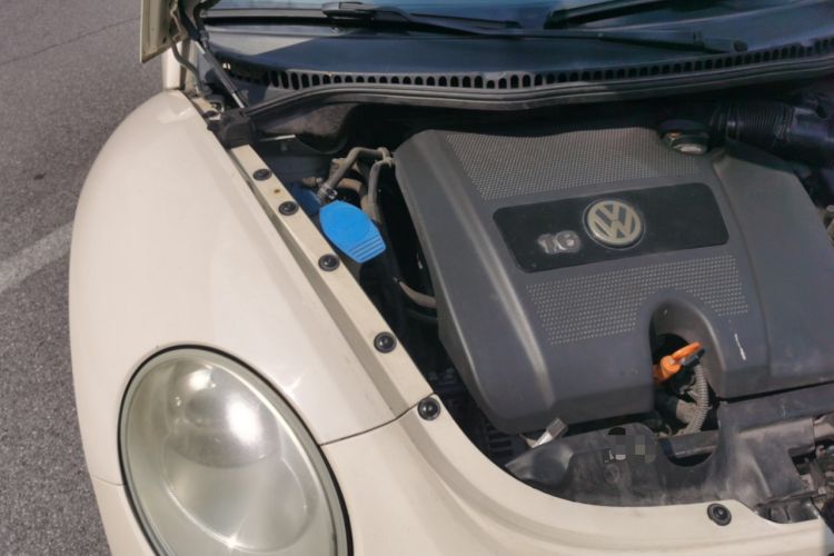 Used Volkswagen Beetle 2010 1.6 AT Engine Bay Right