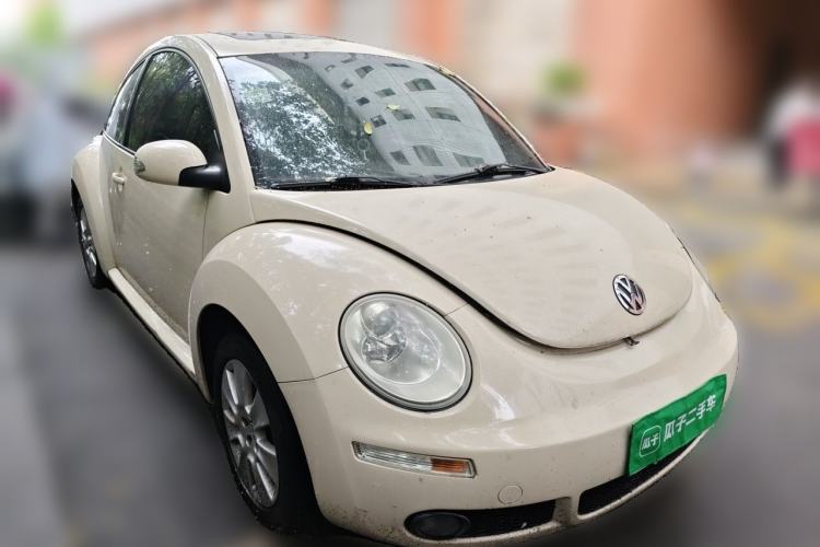 Used Volkswagen Beetle 2010 2.0 BlackOrange Comfort Edition Front Right 45 Deg