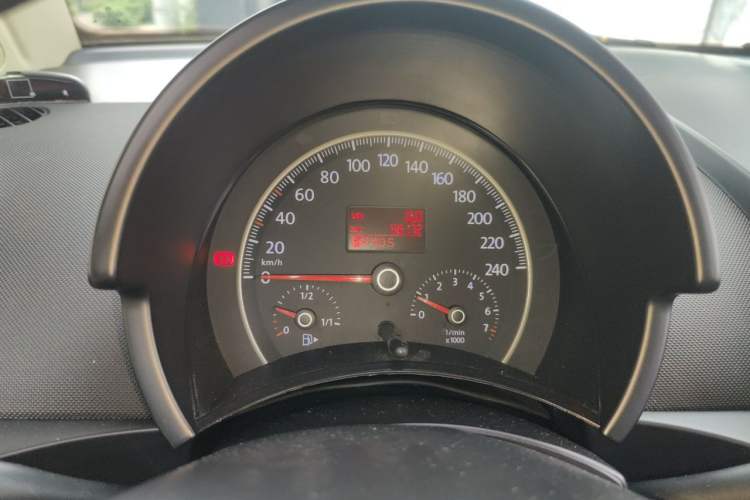 Used Volkswagen Beetle 2010 1.6 AT Instrument Cluster