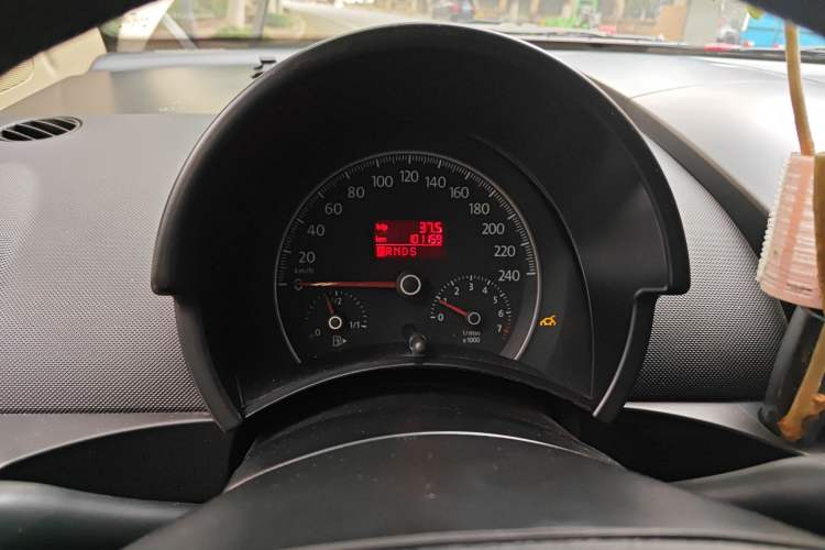 Used Volkswagen Beetle 2010 1.6 AT Instrument Cluster