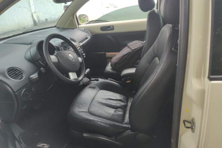 Used Volkswagen Beetle 2010 1.6 AT Left Front Seat