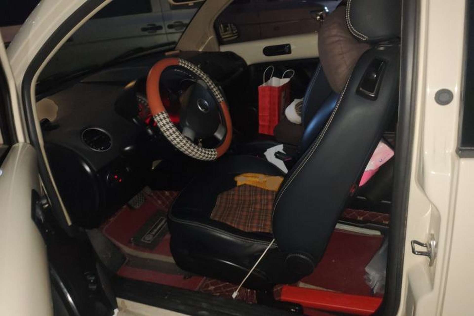 Used Volkswagen Beetle 2010 1.6 AT Left Front Seat