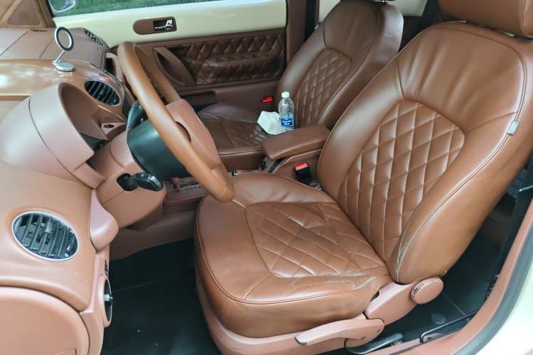 Used Volkswagen Beetle 2010 2.0 BlackOrange Comfort Edition Left Front Seat