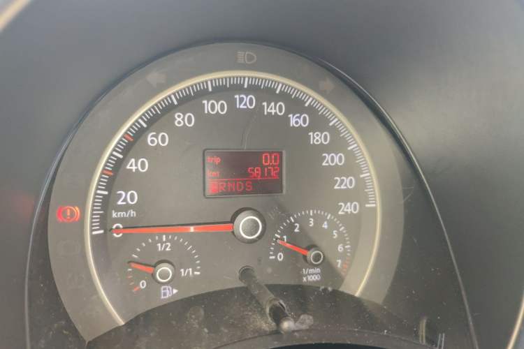 Used Volkswagen Beetle 2010 1.6 AT Odometer Close Up