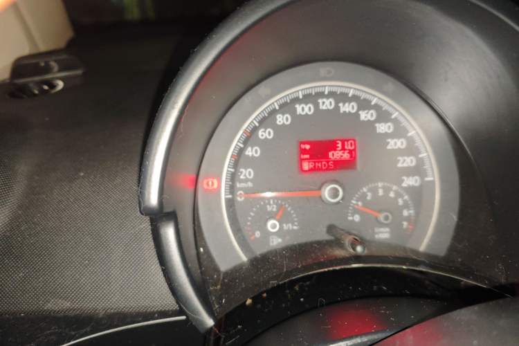 Used Volkswagen Beetle 2010 1.6 AT Odometer Close Up
