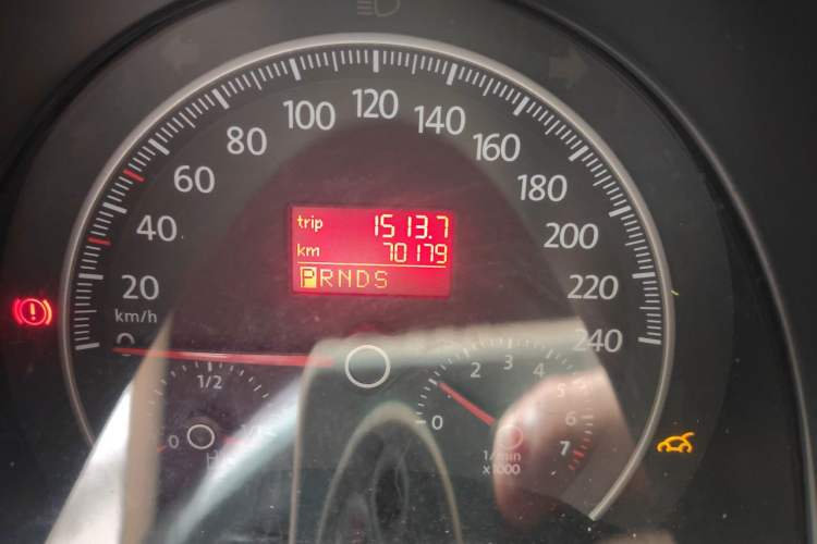 Used Volkswagen Beetle 2010 1.6 AT Odometer Close Up