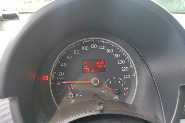 Used Volkswagen Beetle 2010 1.6 AT Odometer Close Up