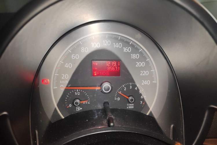 Used Volkswagen Beetle 2010 1.6 AT Odometer Close Up