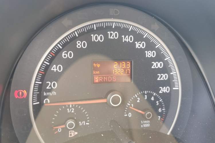 Used Volkswagen Beetle 2010 1.6 AT Odometer Close Up