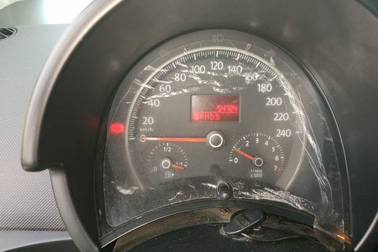 Used Volkswagen Beetle 2010 1.6 AT Odometer Close Up