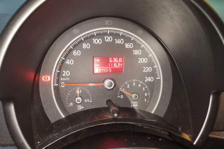 Used Volkswagen Beetle 2010 1.6 AT Odometer Close Up