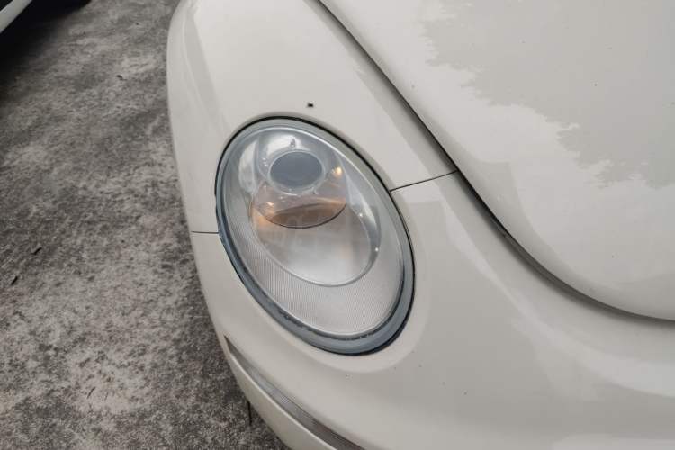 Used Volkswagen Beetle 2010 1.6 AT Right Front Headlight