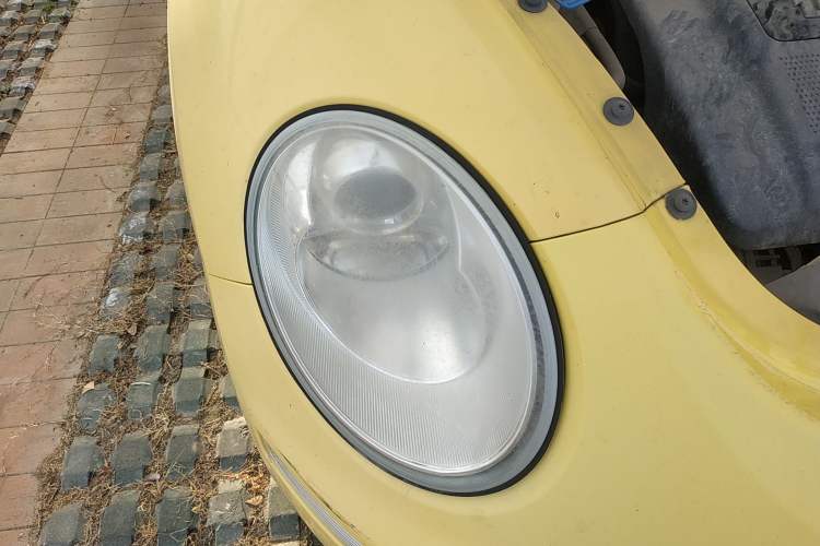Used Volkswagen Beetle 2010 1.6 AT Right Front Headlight