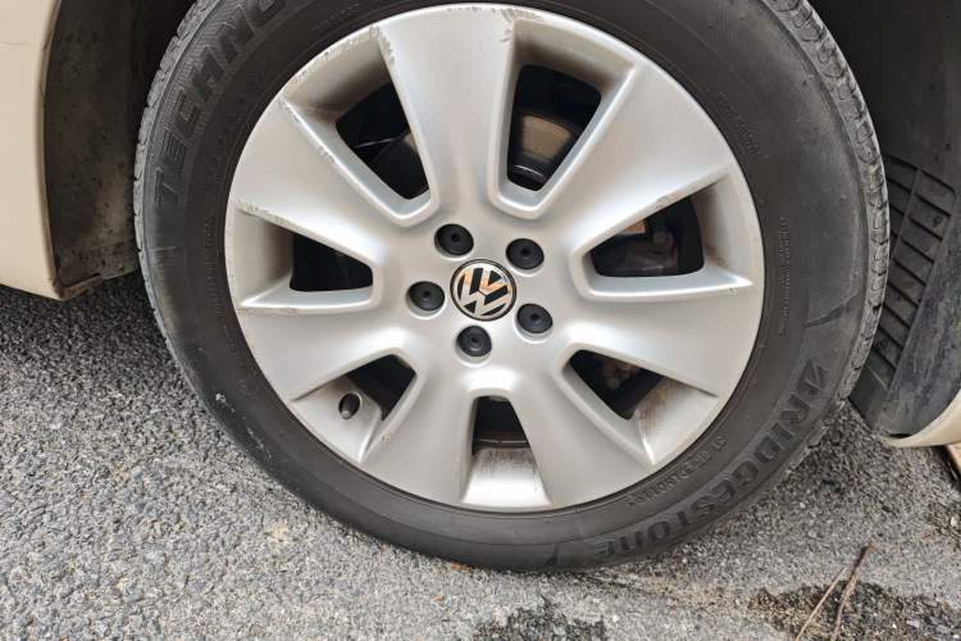 Used Volkswagen Beetle 2010 1.6 AT Right Front Wheel Hub