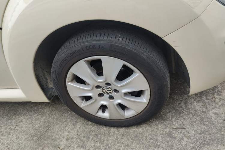 Used Volkswagen Beetle 2010 1.6 AT Right Front Wheel Hub