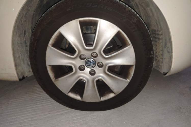 Used Volkswagen Beetle 2010 1.6 AT Right Front Wheel Hub